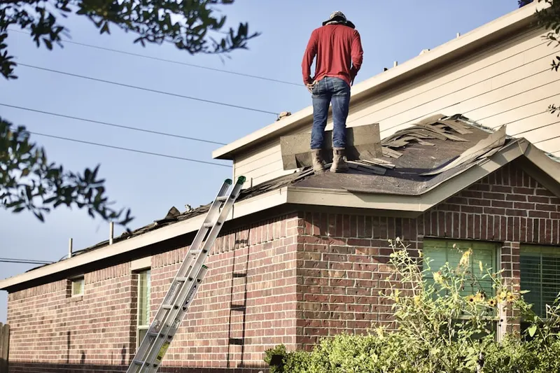 Professional roofer working on a residential roof in Wedgefield